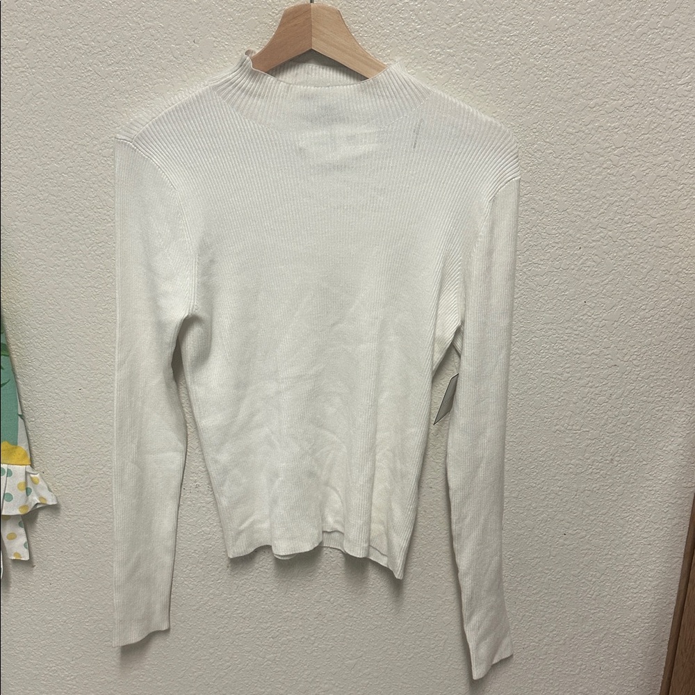 Laundry By Shelli Segal Cream Ribbed Sweater Size M (needs wash)